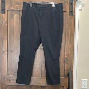 E733 Old navy Black women’s Pixie cut SZ. 16